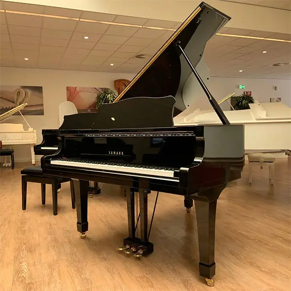 Yamaha C2 Grand Piano- photo 1