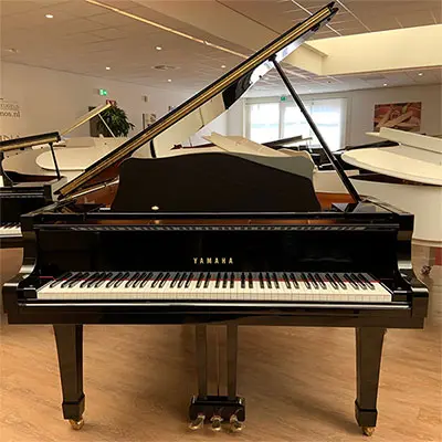 Yamaha C2 Grand Piano - photo 2 thumbnail